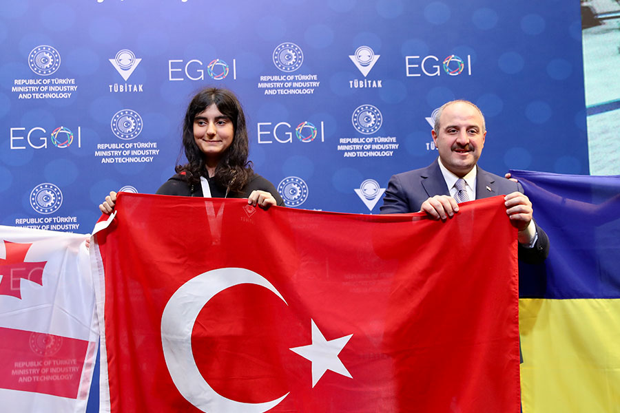 AVRUPA KIZLAR BİLGİSAYAR OLİMPİYATI'NDA BÜYÜK BAŞARI