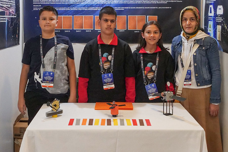 GENÇ BİLİM İNSANLARINA ÖDÜL YAĞMURU