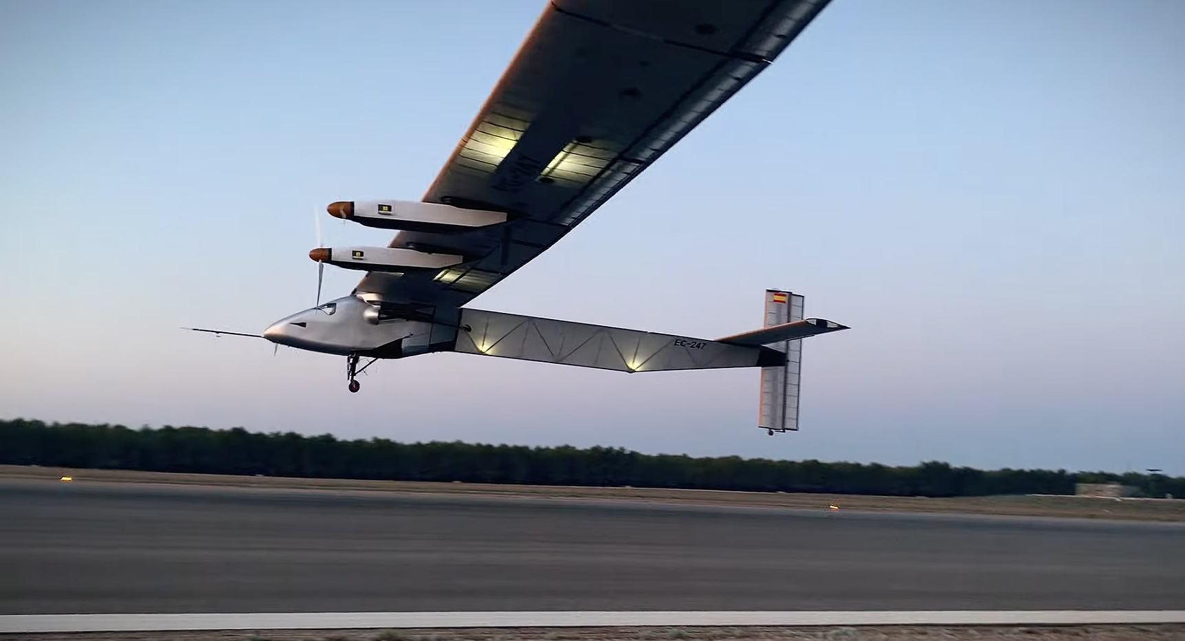 US Navy Is Building A Solar-powered Plane That Could Fly For 90 DAYS -  Todayuknews