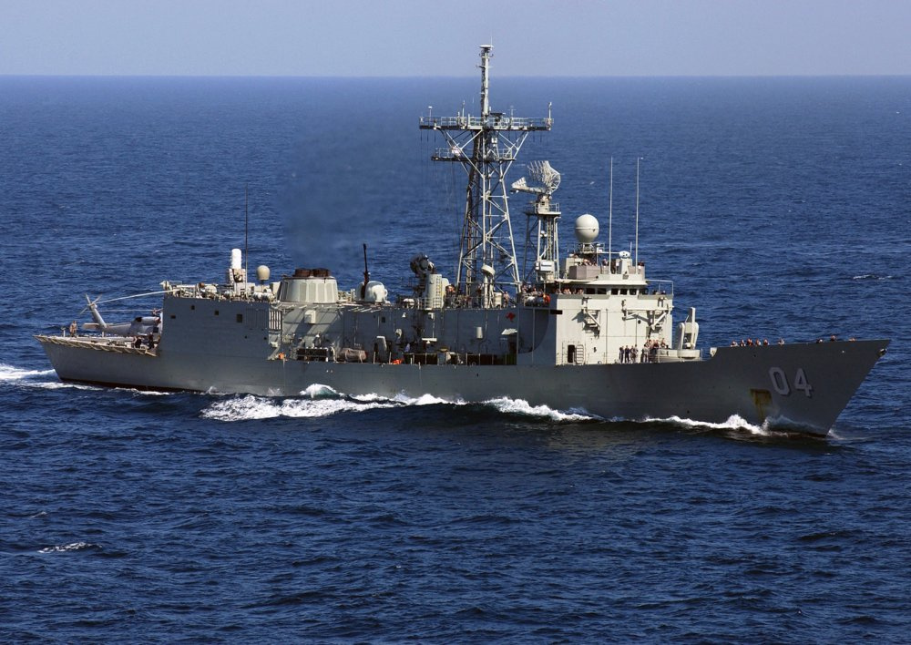 starboard-view-of-the-royal-australian-navy-adelaide-class-guided-missile-frigate-dedcbc-1600