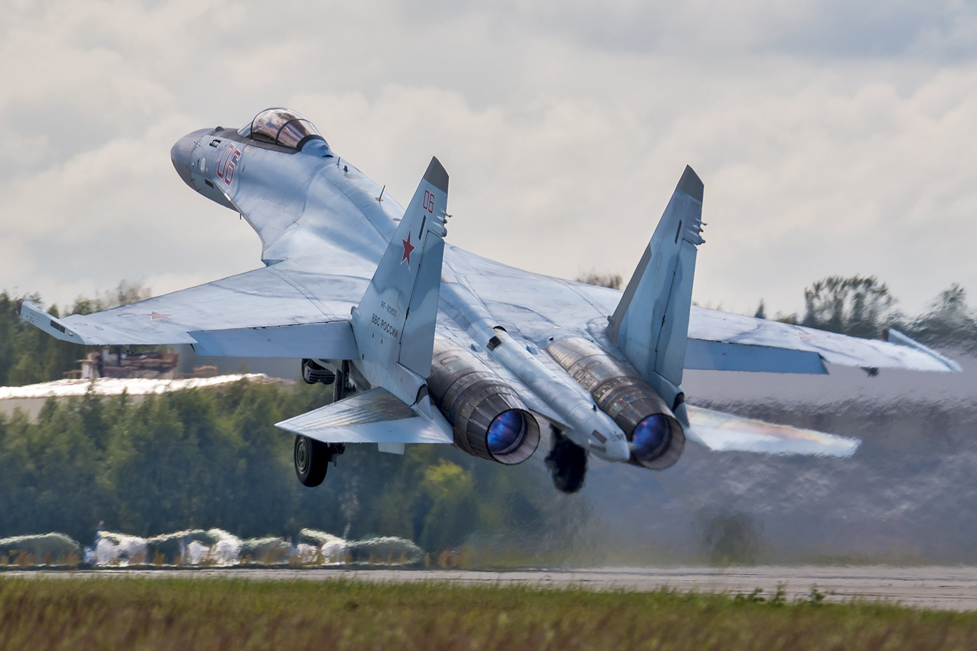 Sukhoi_Su-35S_(28333541172)