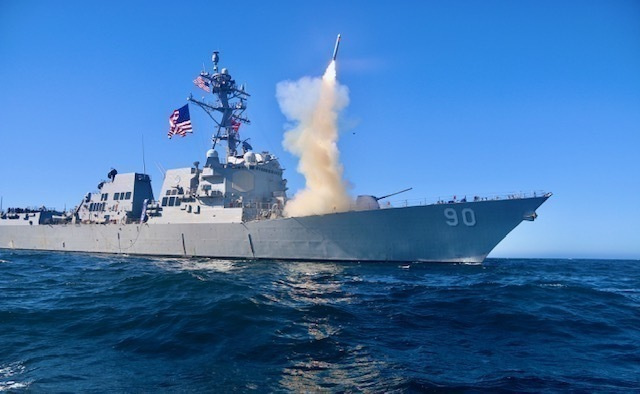The_guided-missile_destroyer_USS_Chafee_(DDG_90)_launches_a_Block_V_Tomahawk,_the_weapon’s_newest_variant,_during_a_three_day_missile_exercise._(50702859426)