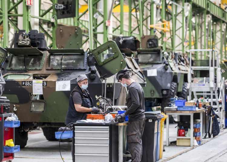 John Cockerill, Arquus için Volvo ile görüşüyor