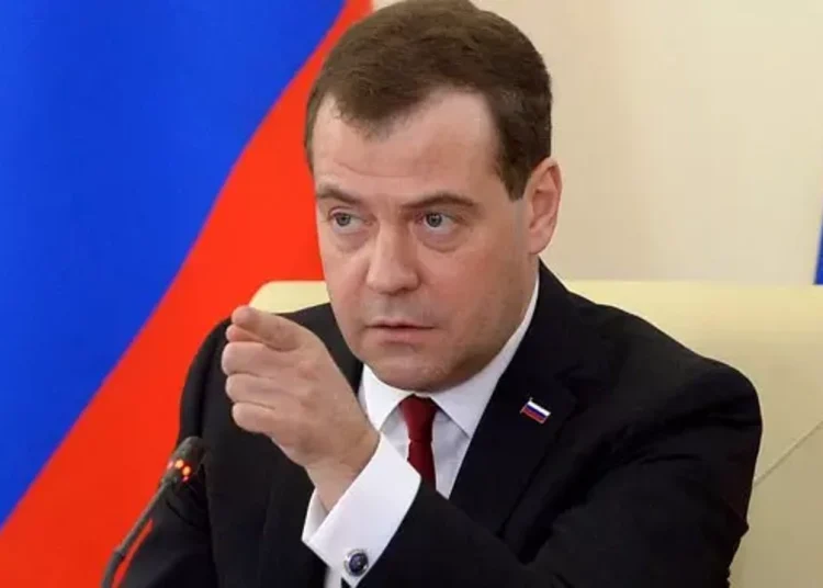 Eski Rus Başbakan’dan İngiltere Başbakanı Sunak’a tehdit 