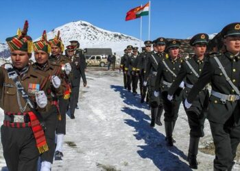 Hindistan ve Çin askerleri