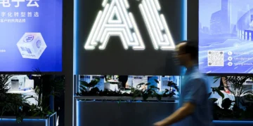 Görsel: A person visits the World Artificial Intelligence Conference in Shanghai on July 26, 2025. (Go Nakamura/Reuters)
